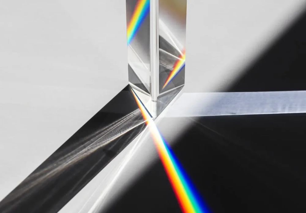 Tán sắc khúc xạ ánh sáng qua lăng kính từ ánh sáng trắng