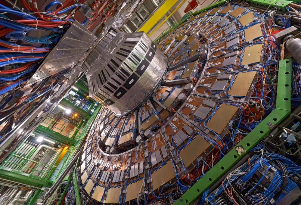 Va chạm tại máy gia tốc hạt Large Hadron Collider tạo ra năng lượng khổng lồ