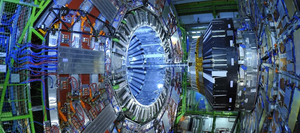 Đường hầm máy gia tốc hạt Large Hadron Collider dài 27 km hình vòng tròn
